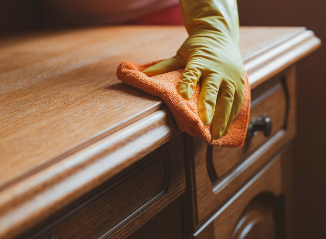Cleaning household belongings before putting them into storage