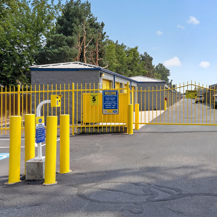 secure-gated-entry-with-keypad-at-storage-star.png