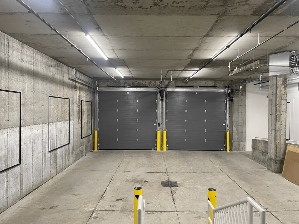 indoor unloading bay