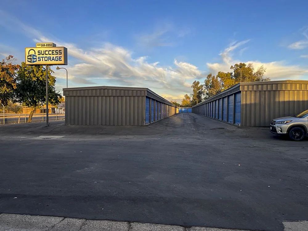 self storage units Hanford