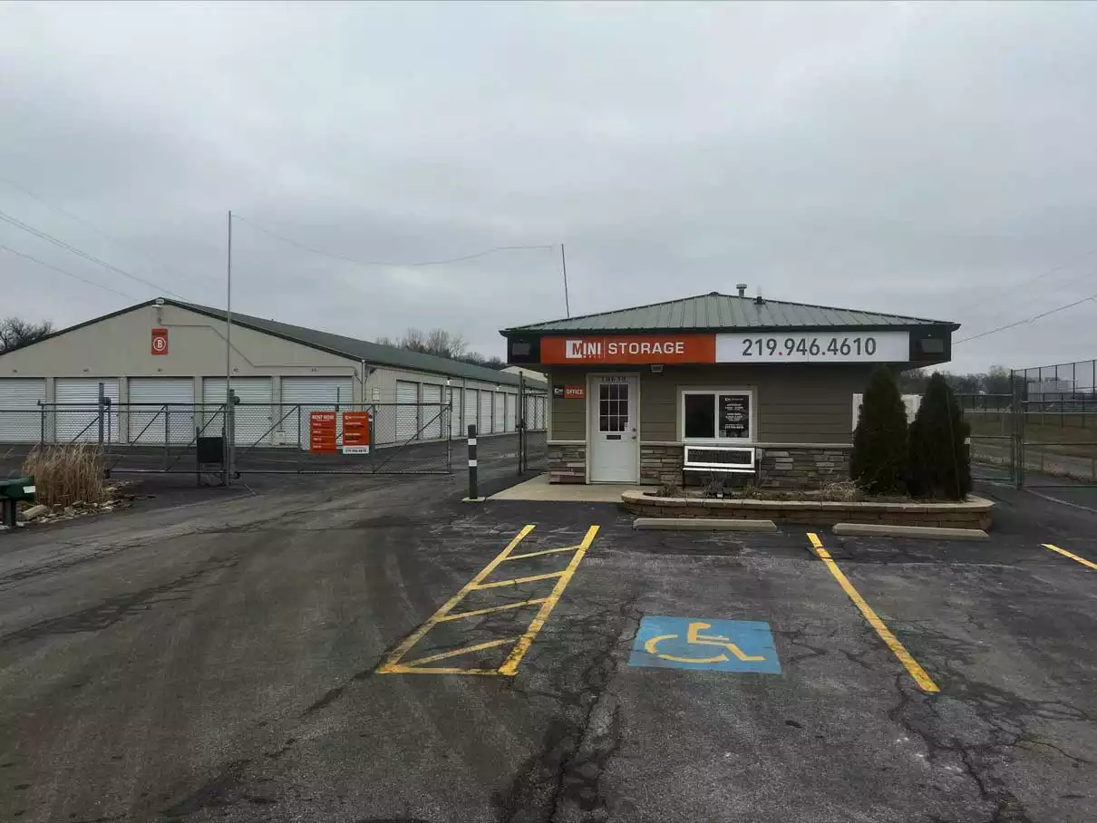 self storage units cedar lake