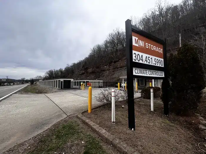 self storage units nitro