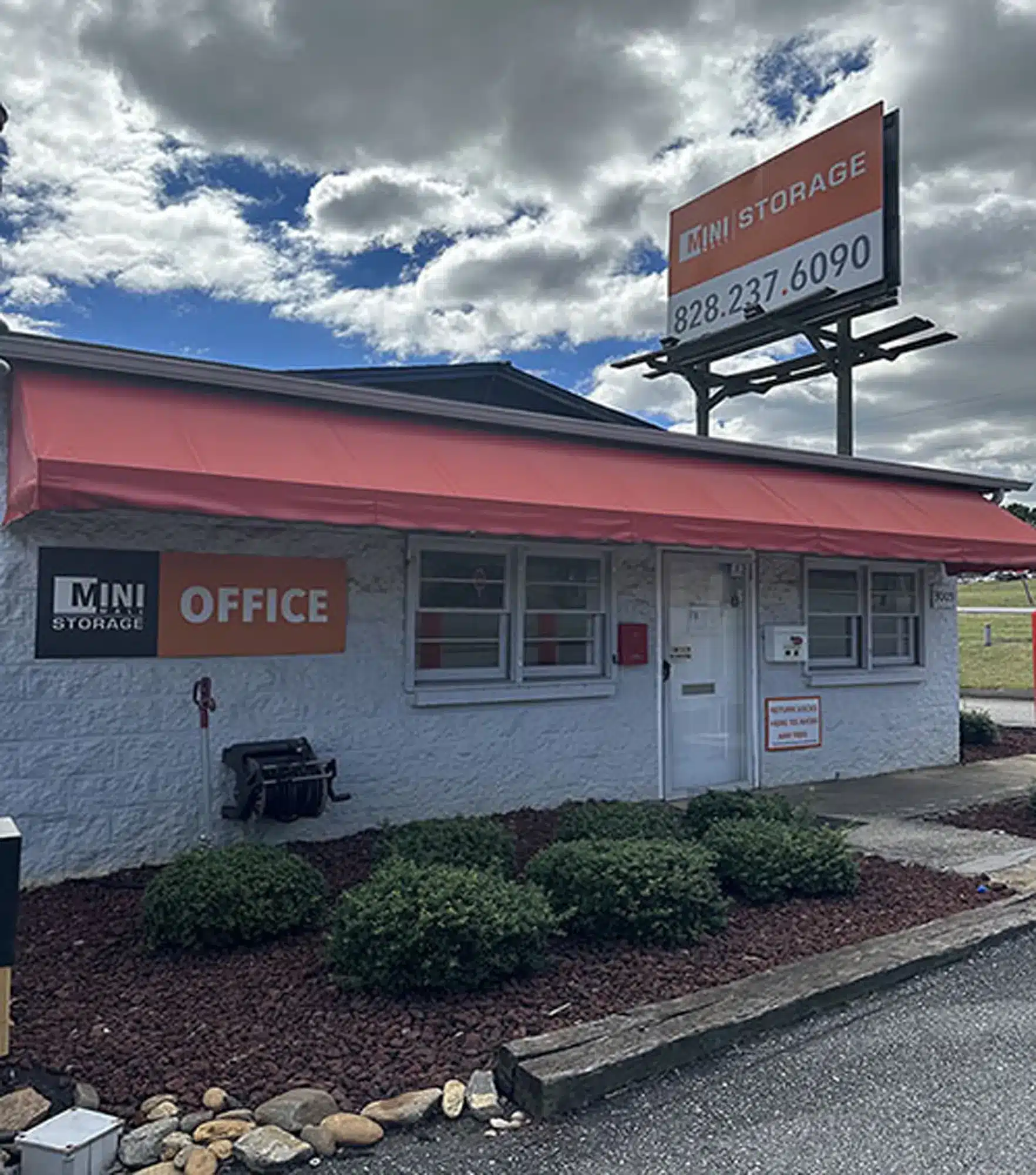 self storage units newton