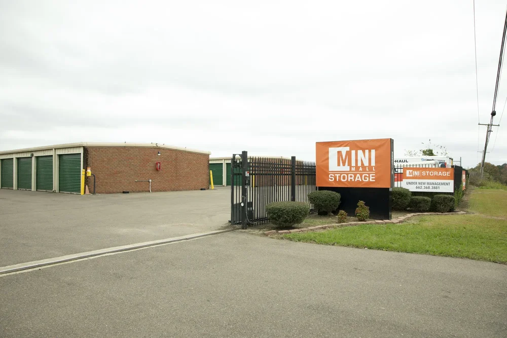 self storage units nesbit