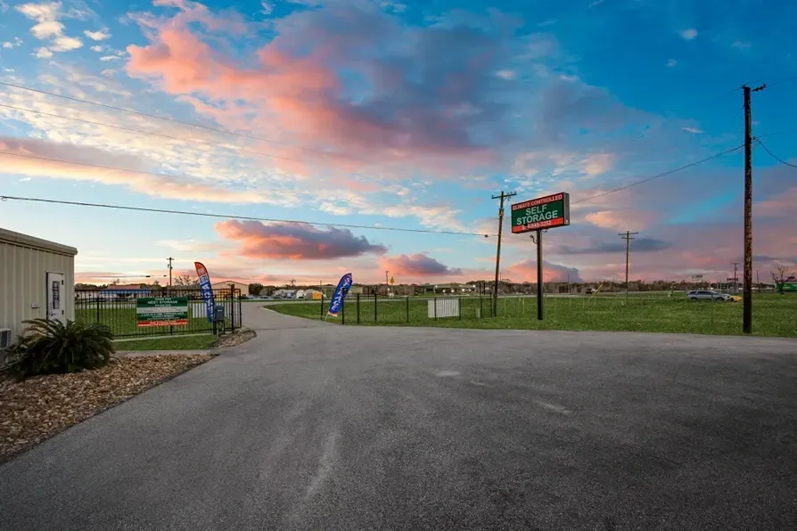 self storage units angleton
