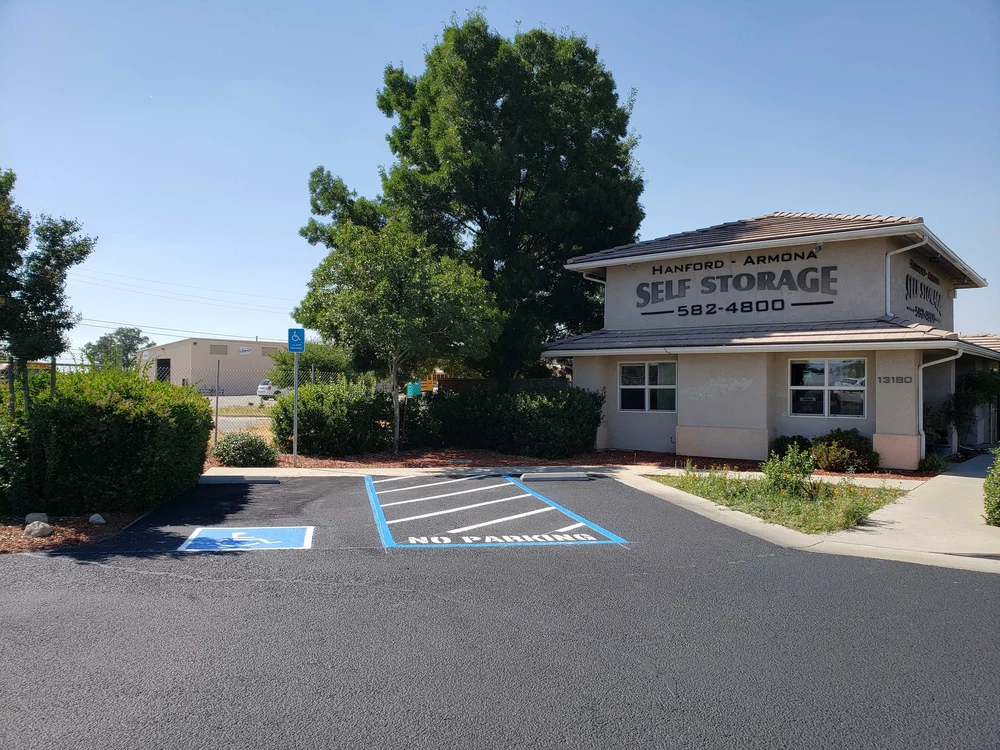 self storage units Hanford