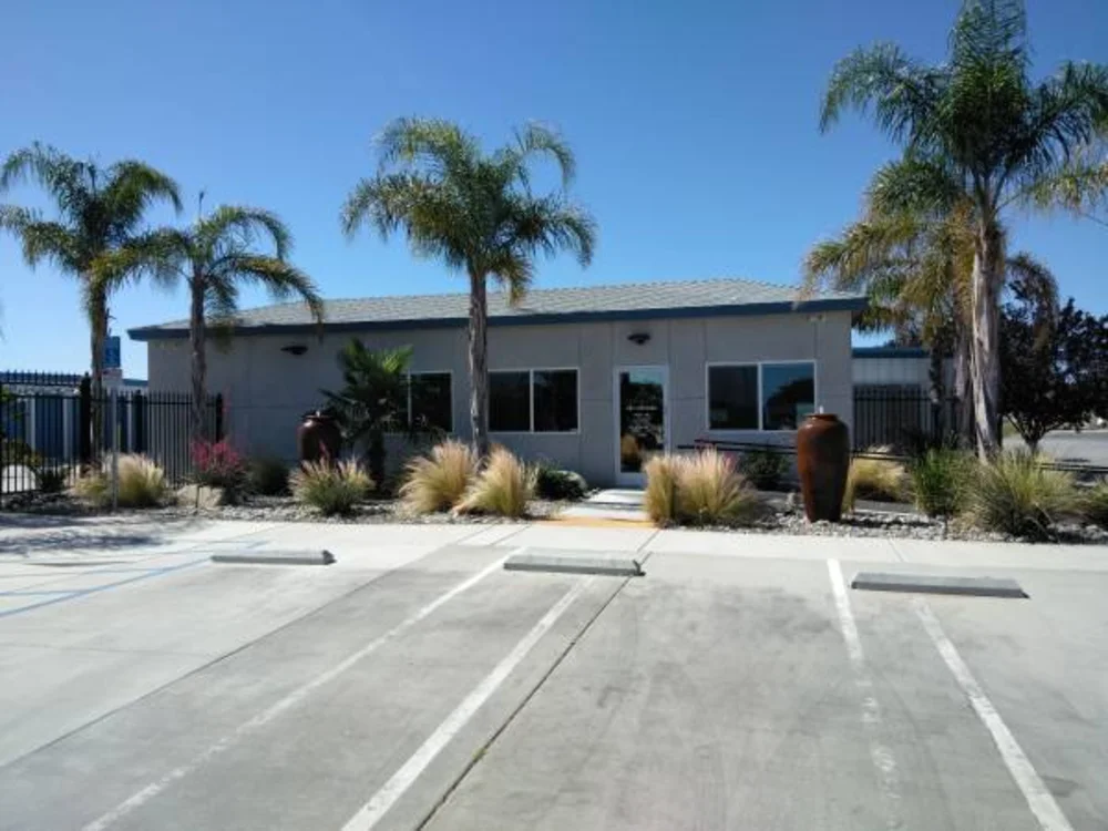 self storage units Shafter