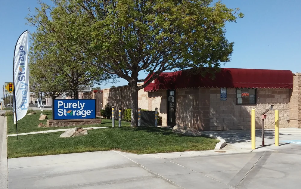 self storage units Shafter