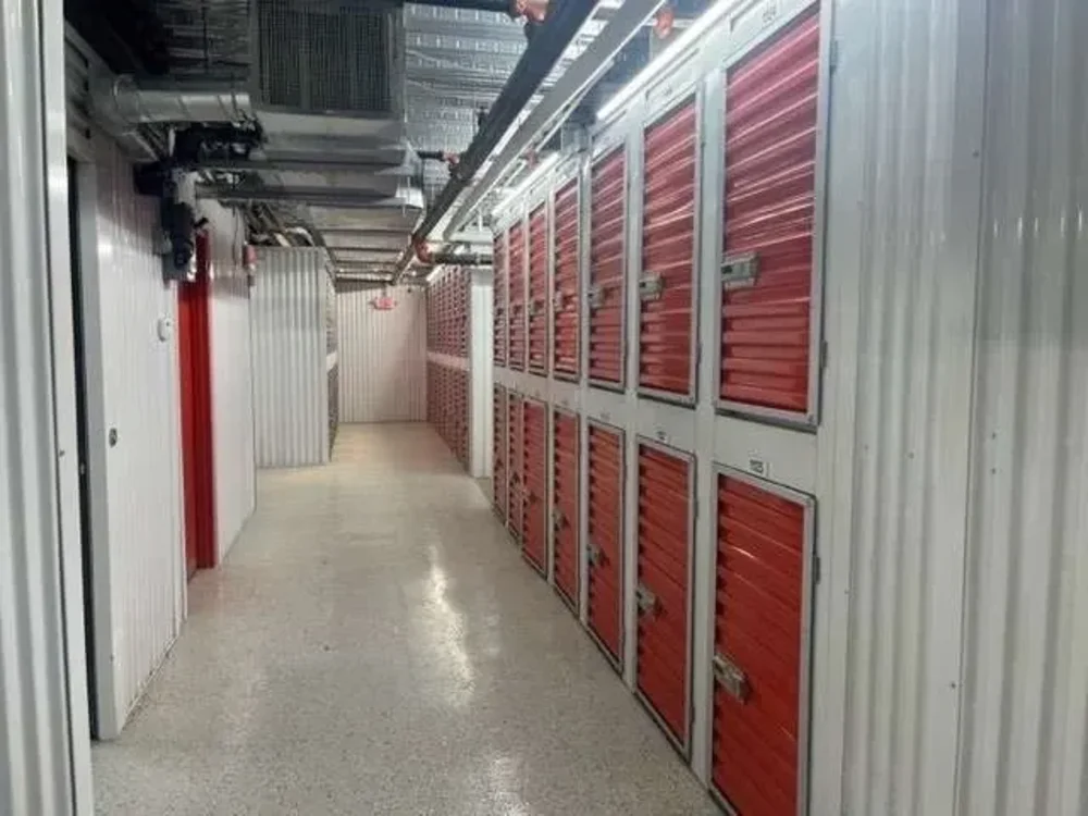 storage lockers for rent