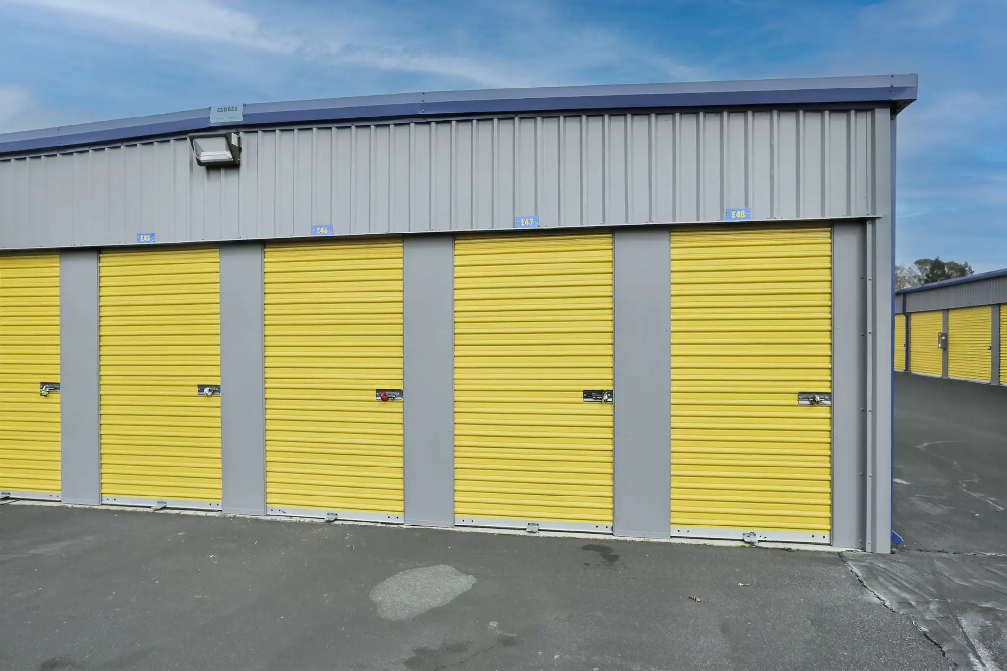 Ground-level drive-up storage at Storage Star Chico Esplanade